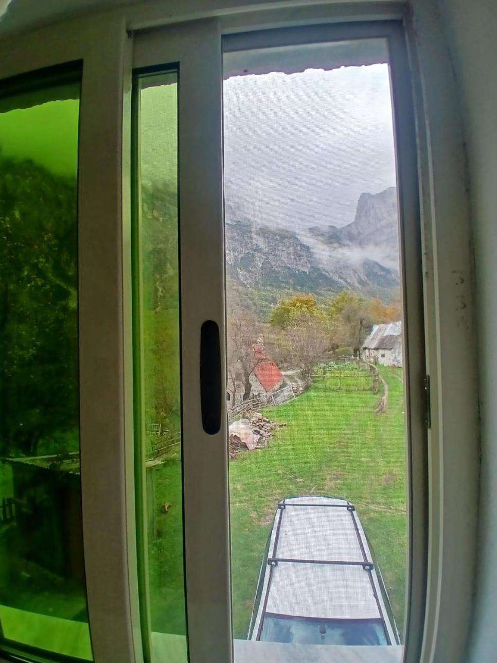 Bed and Breakfast Bujtina Milani Theth Esterno foto