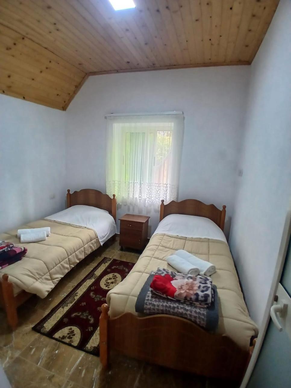 Bed and Breakfast Bujtina Milani Theth Esterno foto