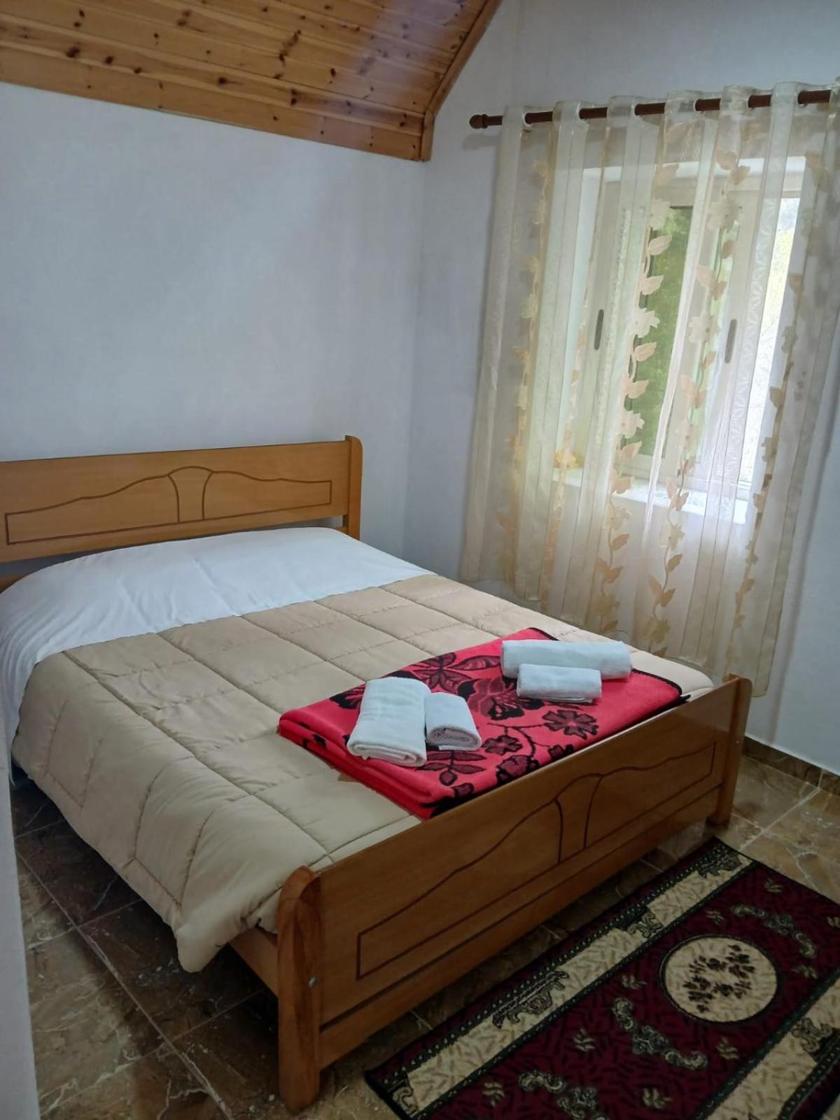 Bed and Breakfast Bujtina Milani Shkodër Esterno foto